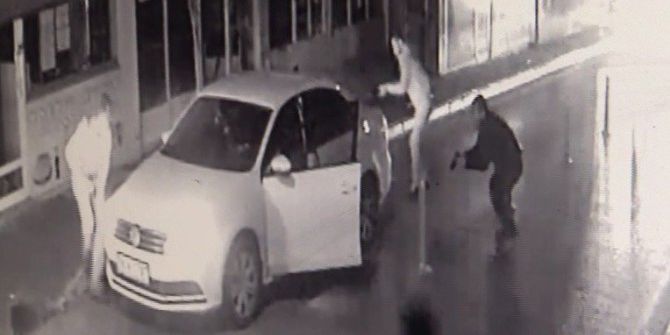 3 Kişinin Sokak Ortasındaki Silahlı Çatışma Anı Kamerada