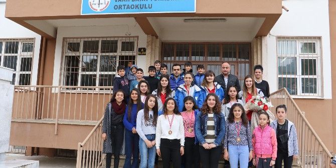 Manisa Büyükşehir’in Sultanlarından Futsal Birincilerine Tebrik
