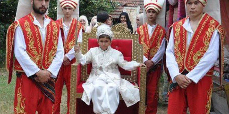 Sünnet Çocuğundan Darbecilere ’Esprili’ Mesaj