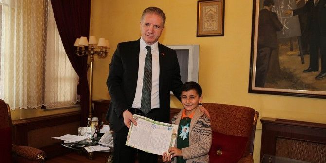 Sivas Vali Gül’den, İlkokul Öğrencisine Karne Sürprizi