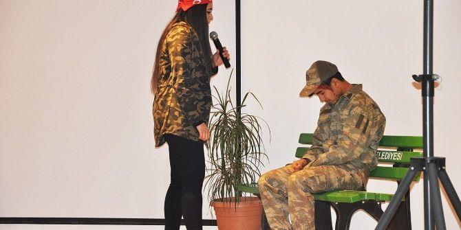 Türk Ve Suriyeli Öğrencilerden Kültürler Arası Şiir Dinletisi