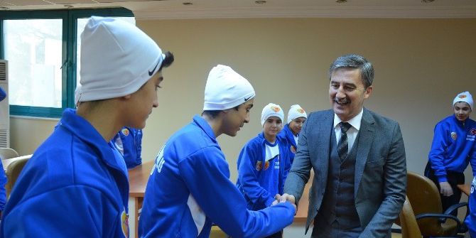 Başkan Şirin Sporcu Öğrencileri Ağırladı