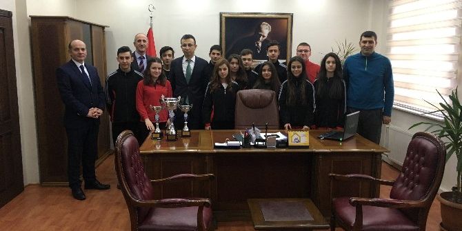 Devrek Hamidiye Anadolu Lisesi Kros Karşılaşmalarında Birinci Oldu