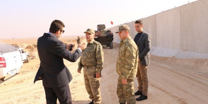 Akçakale Kaymakamı Sınırdaki Duvar Çalışmalarını İnceledi