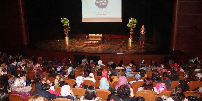 “Oyuncu Anne” Ebeveynlerle Deneyimlerini Paylaştı