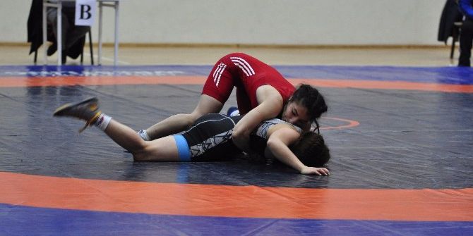 Türkiye Kadınlar Güreş Şampiyonası Afyonkarahisar’da Başladı