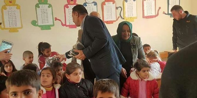 Derecik’teki Öğrencilere Yardım