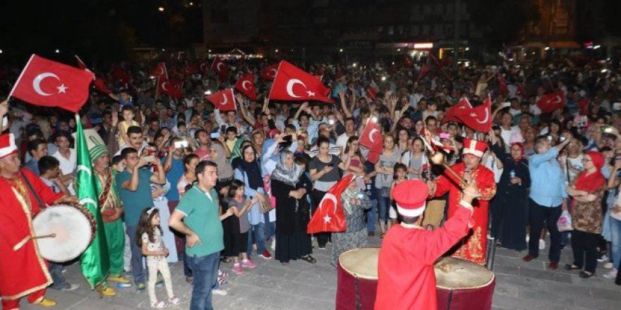 Kırıkkale Belediyesi’nden Su Ve Çorba İkramı