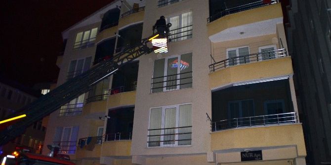 Evde Mahsur Kalan Felçli Kadını İtfaiye Kurtardı