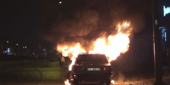 Bursa’da Trafik Kazası Yapan Sürücü Aracını Ateşe Verdi