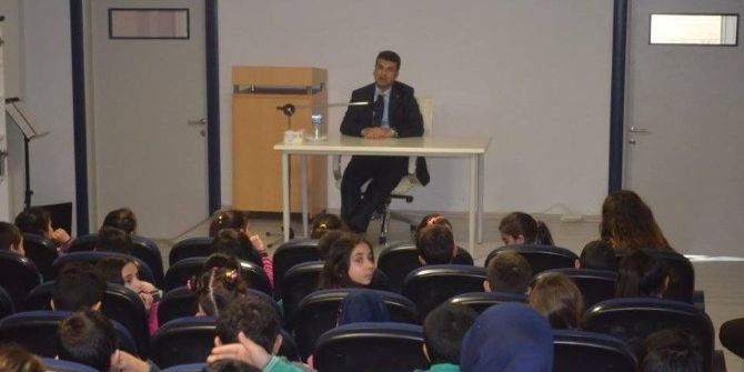 Milas’ta Milli Eğitim Müdürü Kariyer Günlerinde Öğrencilerle Buluştu