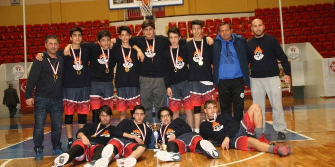 Yıldız Erkek Basketbolde Buhara Ortaokulu Adana Birincisi