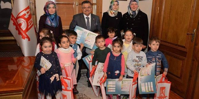 Miniklerin Karneleri Başkan Yağcı’dan