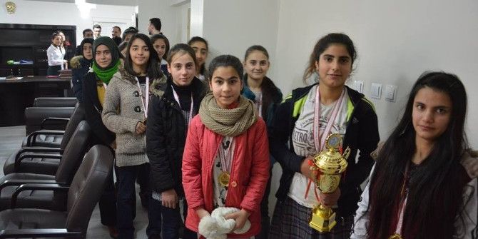 Şampiyon Kızlardan Kaymakam Alibeyoğlu’na Ziyaret