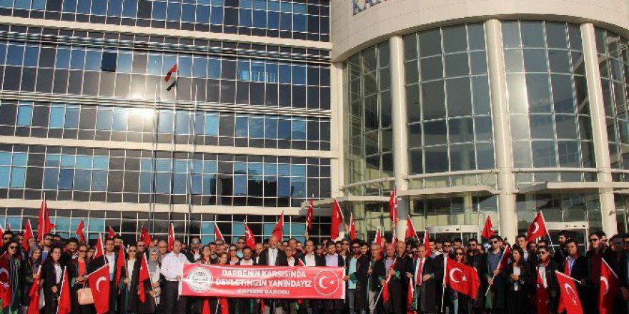 Avukatlardan Demokrasi Yürüyüşü