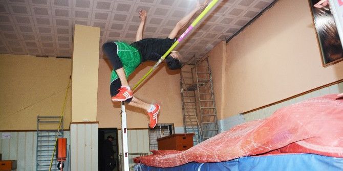 Torbalılı Genç Atletler Milli Takım Yolunda