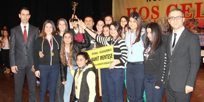 Genç Sporcular Ödüllerini Suriyeli Öğrencilere Hediye Etti