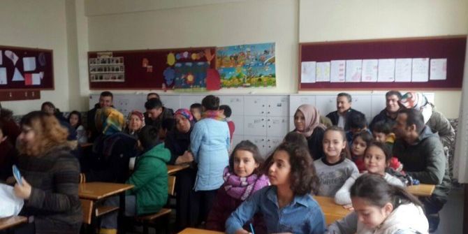 Başkan Tutal, Karne Dağıttı