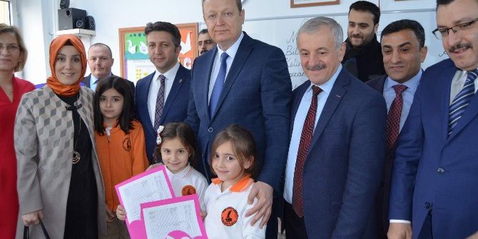 Trabzon’da Yaklaşık 140 Bin Öğrenci Karnelerini Alarak İlk Yarı Tatiline Girdi