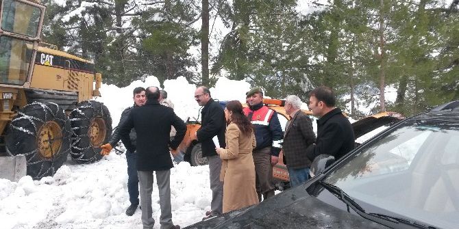 Hamile Kadın İle Yaşlı Çiftin İmdadına Jandarma Yetişti