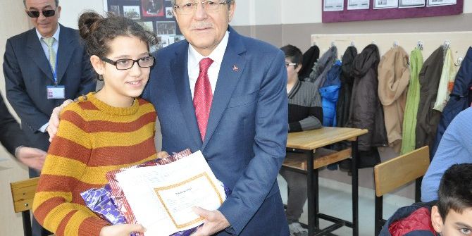 Vali Yazıcı’dan Öğrencilere Kitap Okuyun Tavsiyesi