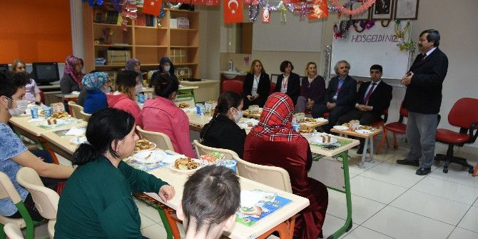 Hastane Sınıfında Karne Heyecanı