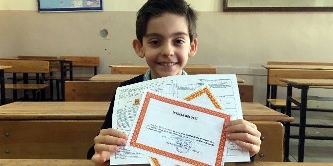 8 Yaşında İlkokulu Bitirdi