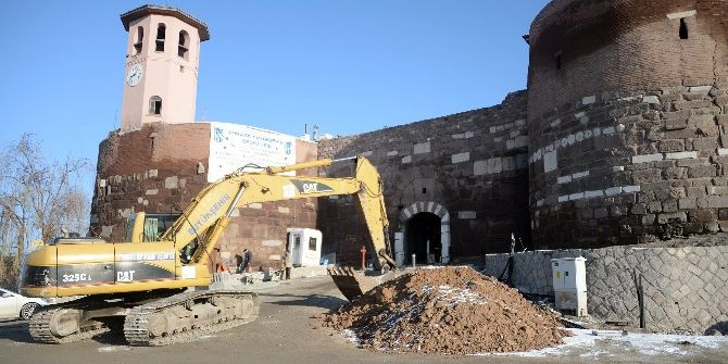 Ankara Kalesi Önü Meydan Düzenlemesi Çalışmaları