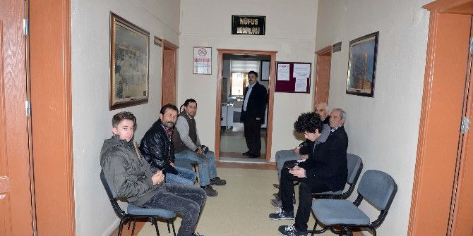 Gördes’te Yeni Kimlik Kartlarına Yoğun İlgi