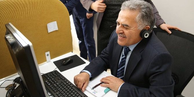 Başkan Memduh Büyükkılıç, İletişim Merkezinde 252 13 33’e Cevap Veriyor