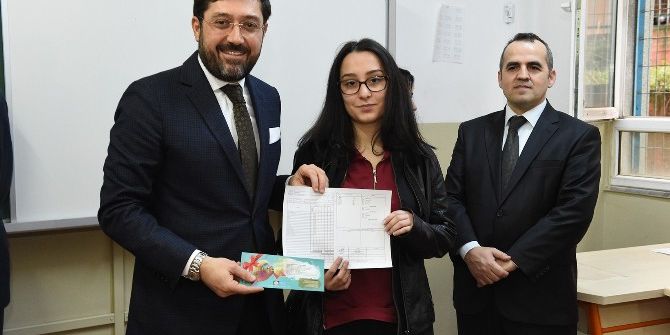 Başkan Hazinedar Öğrencilere Karne Verdi