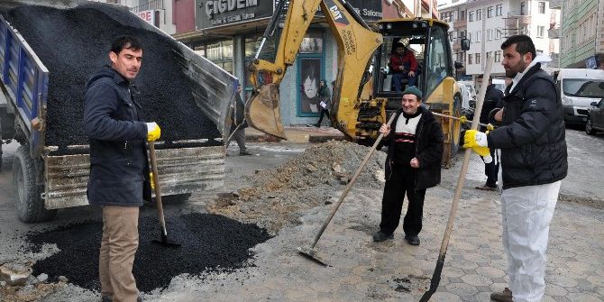 Sorgun Belediyesi Bozulan Yolları Onarıyor