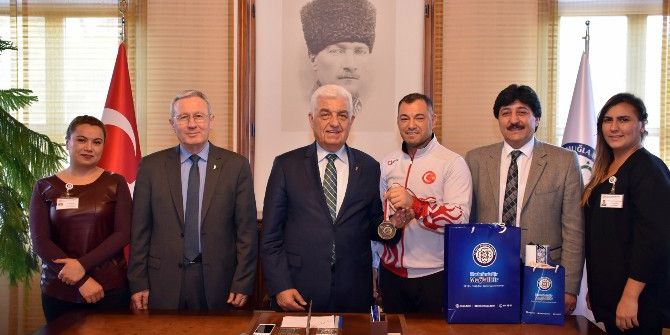 Güreşçi Zabıta’dan Başkan Gürün’e Ziyaret