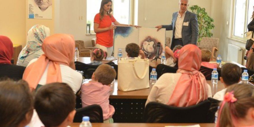 Bozbey Çocuklara Kitap Okudu