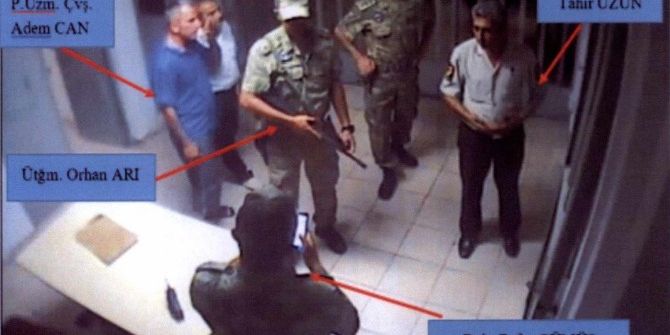 Darbe Girişiminde Bulunanlar, Deniz Harp Okulu Komutanı Mesut Özel’in Ellerini Kelepçeledi