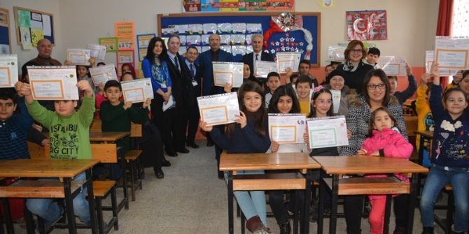 İzmir’in İlçelerinde Karne Sevinci