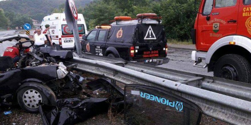 Otomobil Refüje Çıktı: 2 Ölü