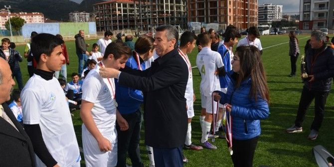 Mahalle Ligi Futbol Turnuvası Edremit Grubu Şampiyonları Ödüllerini Aldılar