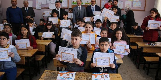 Demirkol’dan Haliliyeli Öğrencilere Karne Hediyesi