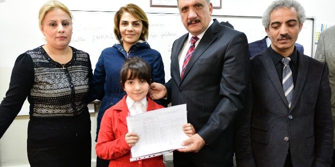 Başkan Gürkan Öğrencilere Karne Dağıttı