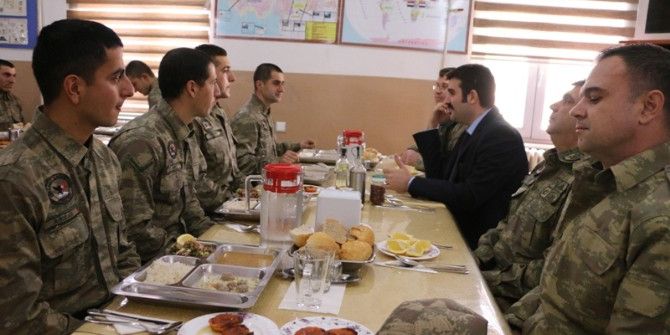 Kaymakam Yosunkaya’dan Sınır Karakolunda Askerlere Moral Ziyareti