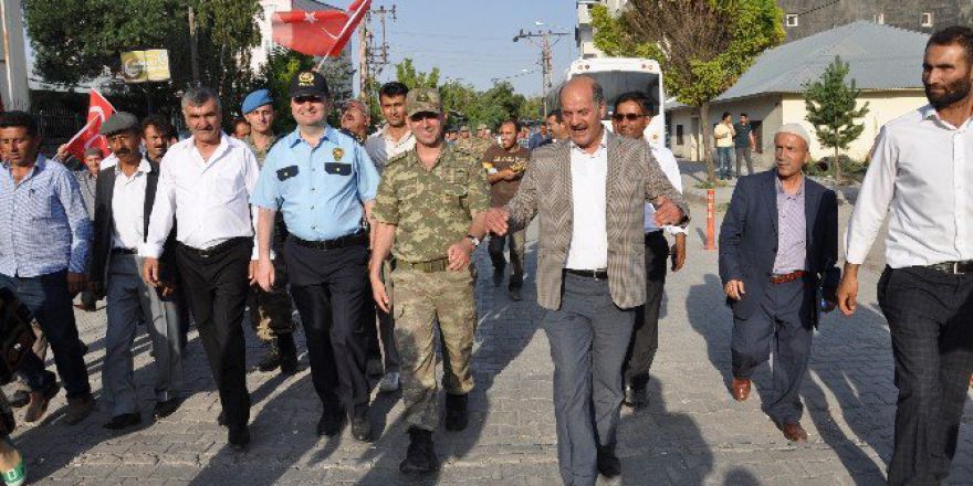 Bulanık’da Darbe Girişimine Karşı Binler Meydanlarda