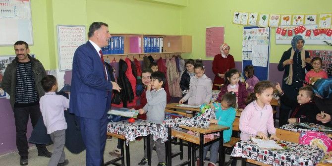 Başkan Duymuş Öğrencilerin Karne Sevincine Ortak Oldu