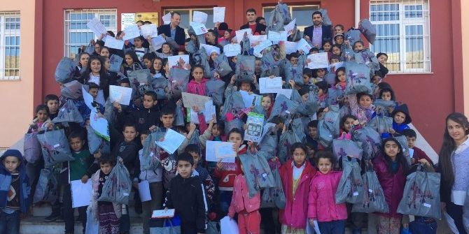 Öğrencilere Ayakkabı Ve Giysi Yardımı