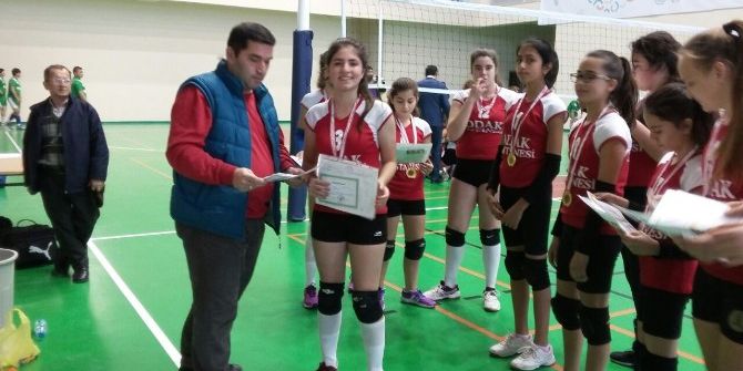 Şampiyon Sporcular Karnelerini Sahada Aldı