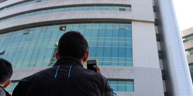 Film Çeker Gibi İntihar Girişimini Kaydettiler