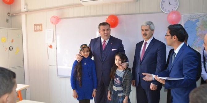 Suriyeli Öğrencilerin Karne Sevinci