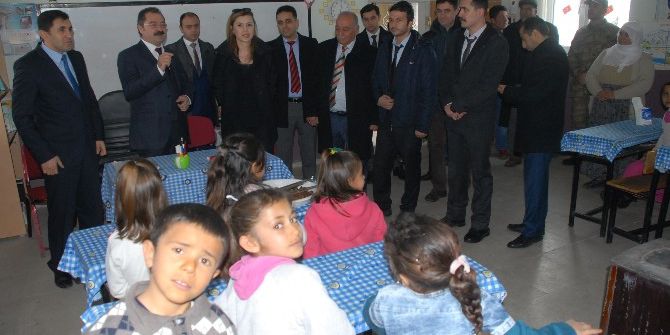 Kaymakam Uçar’dan Mezradaki Öğrencilere Karne