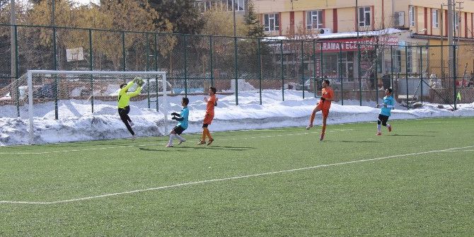 Karaman’da Genç Erkekler Futbol İl Birinciliği Müsabakaları Sona Erdi