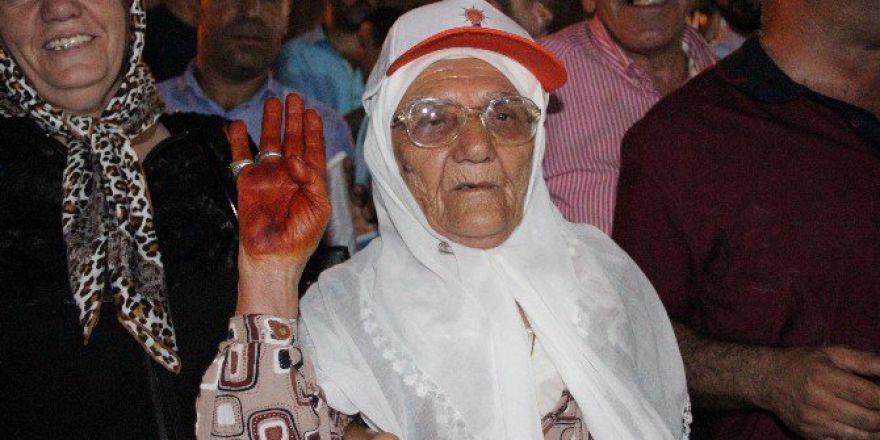 74 Yaşında Demokrasi Nöbeti Tutuyor